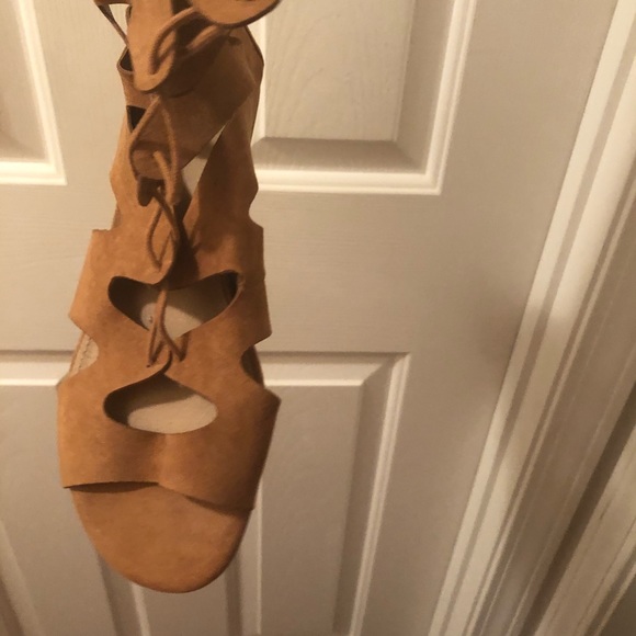 Laced up knee high sandal - Picture 3 of 5